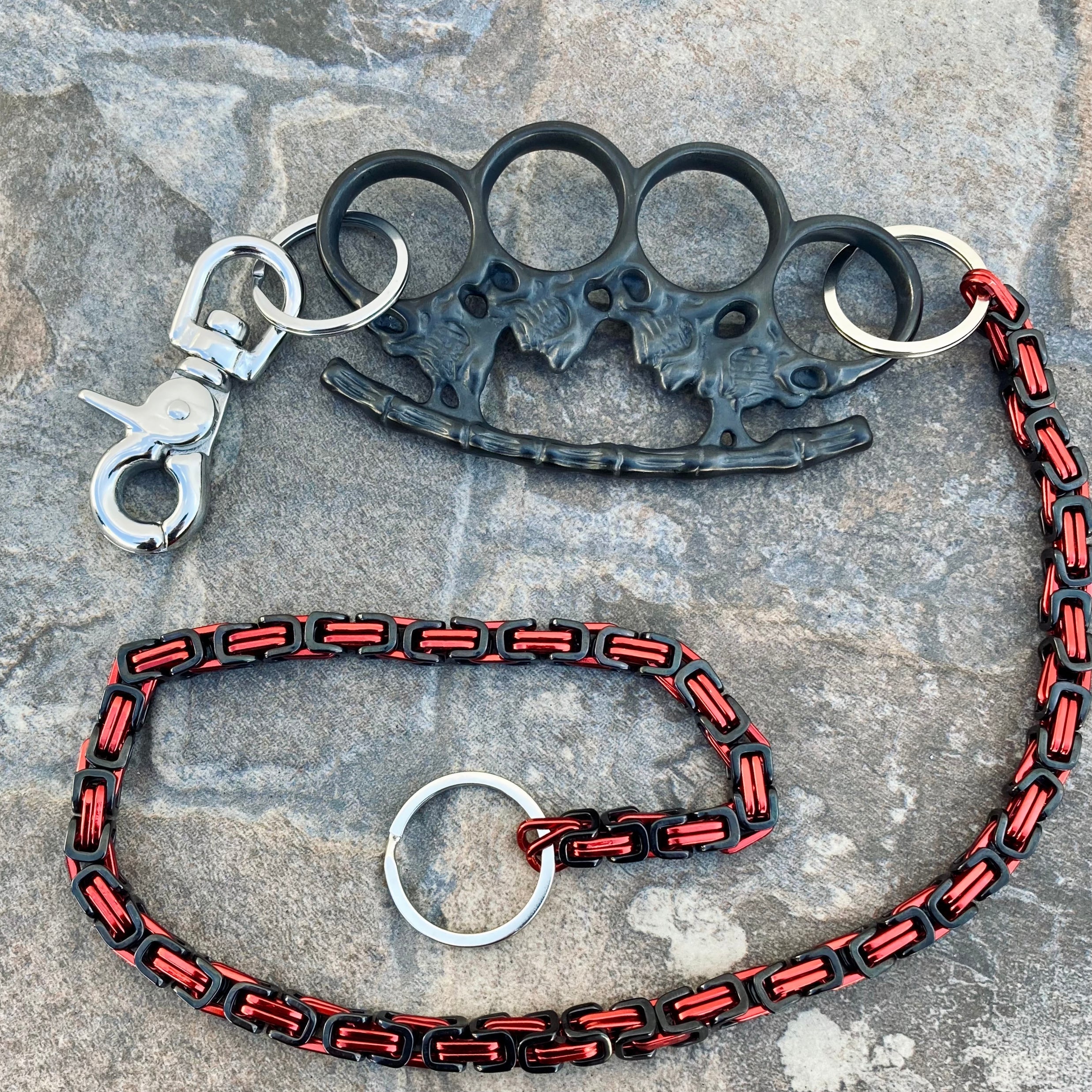 Wallet Chain - 30 Red & Black Daytona Deluxe W/ Polished Skull Four Finger  Ring - WCK-8