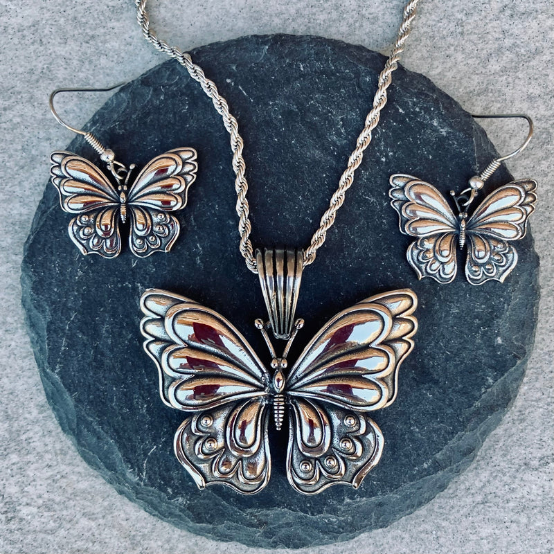 Sanity Jewelry Stainless Steel - Monarch Butterfly - PEN305 & Classic Rope Chain or Omega
